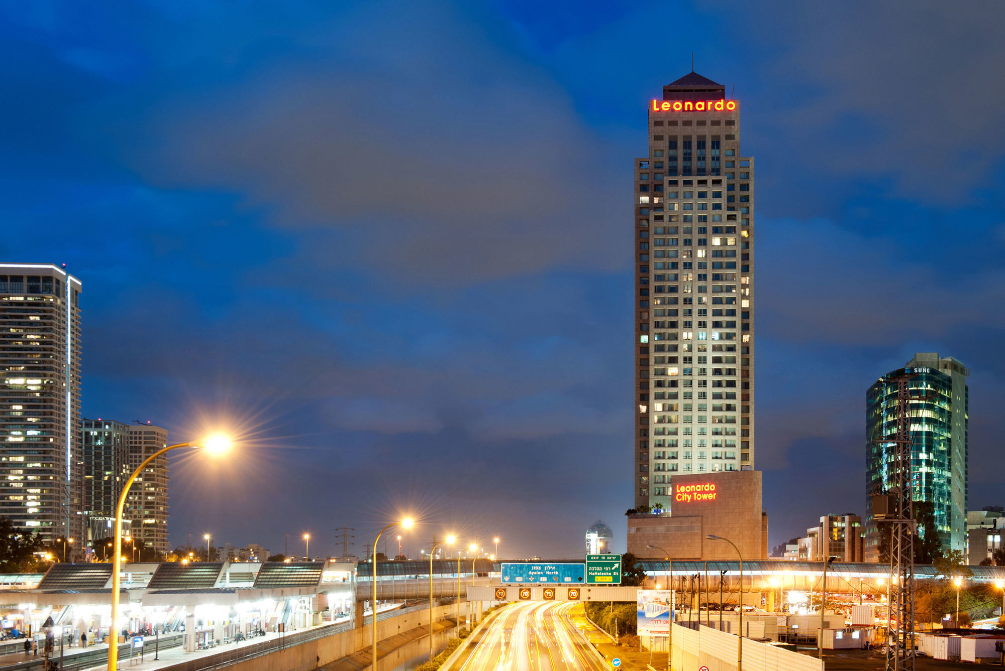 Leonardo City Tower Hotel Тель-Авів Екстер'єр фото